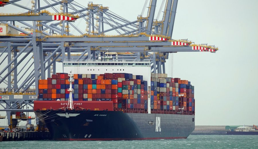 Transit: APL VANDA entering English South Coast at The Dover Strait