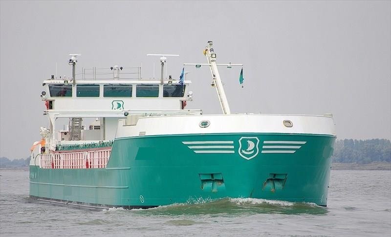 Transit: AMPERE               entering English South Coast at The Dover Strait