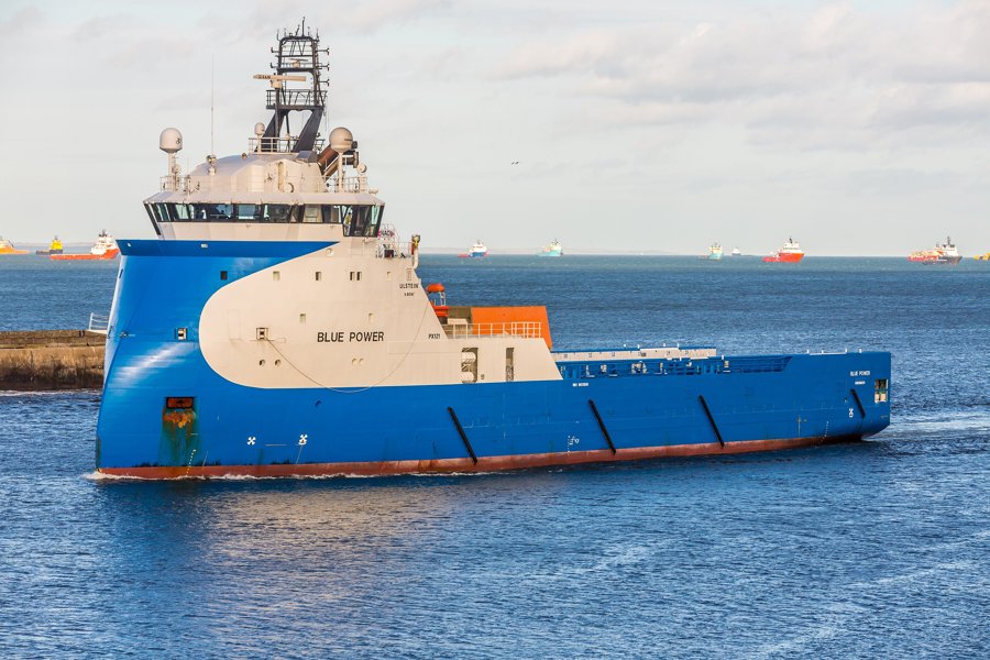  Scottish East Coast - AURORA POWER transiting Aberdeenshire Coast