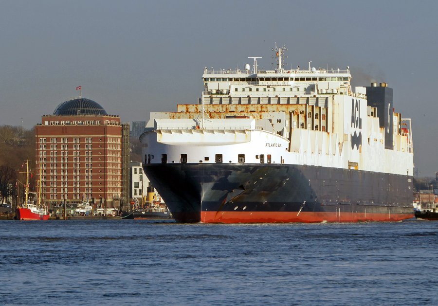  Irish Sea - ATLANTIC SUN         transiting St Georges Channel