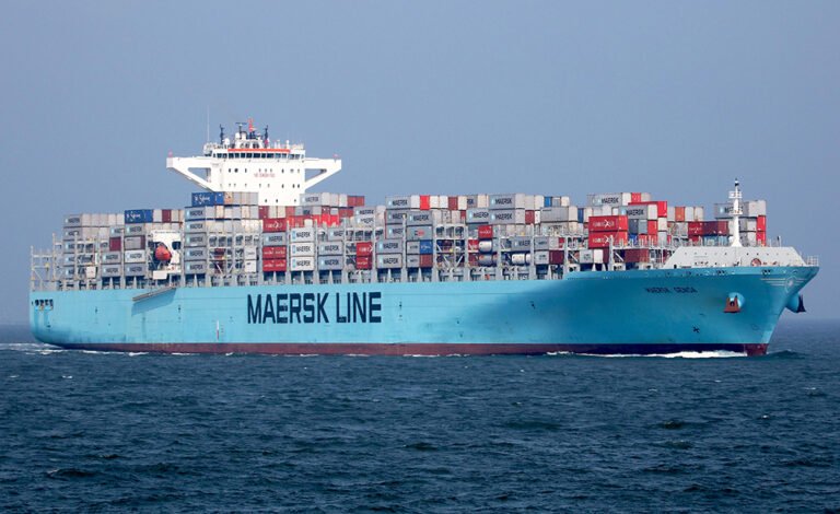 Thames Arrival: MAERSK GENOA        