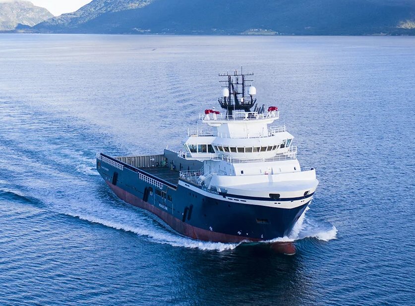  Scottish East Coast - ACE DISCOVERER       transiting Berwick Coast