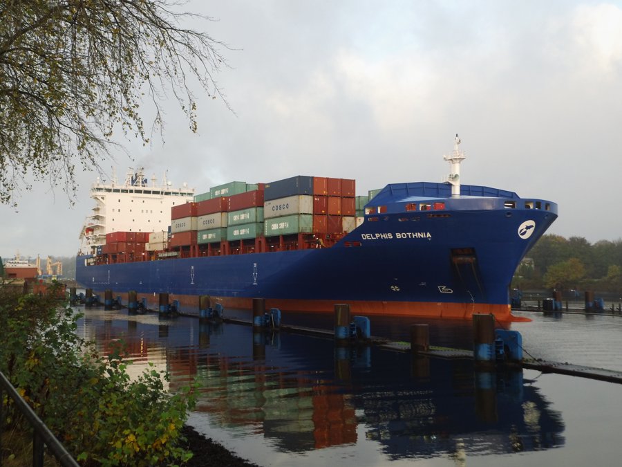 Transit: CMA CGM HAMLET       entering English South Coast at The Dover Strait