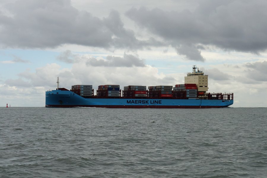 Thames Arrival: VUOKSI MAERSK