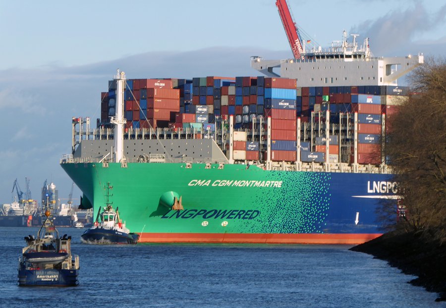 Transit: CMA CGM MONTMARTRE entering English South Coast at The Dover Strait
