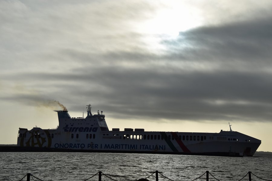 Thames Arrival: LONGSTONE