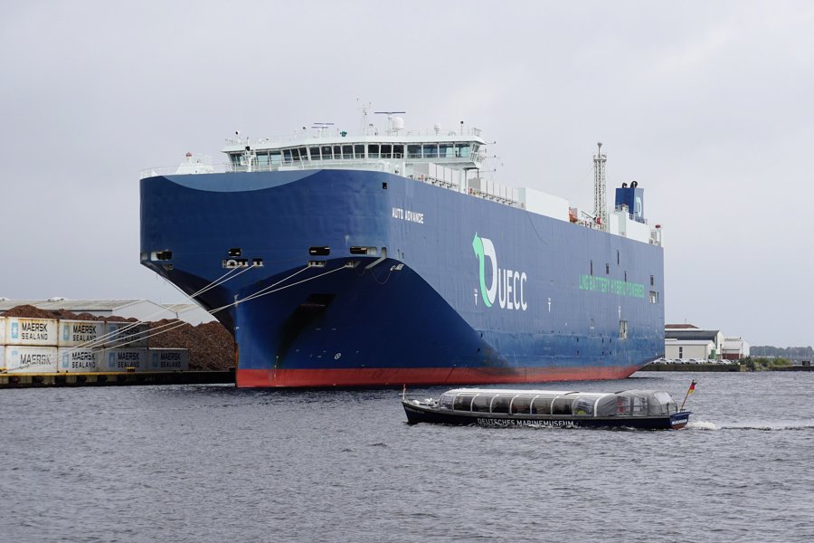 Transit: AUTO ADVANCE         entering English South Coast at The Dover Strait