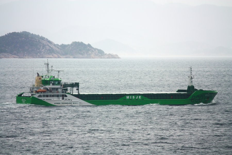 Transit: MISJE VITA entering English South Coast at The Dover Strait