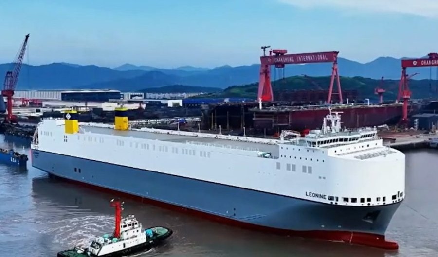  Irish Sea - LEONINE transiting Irish Sea off Wales
