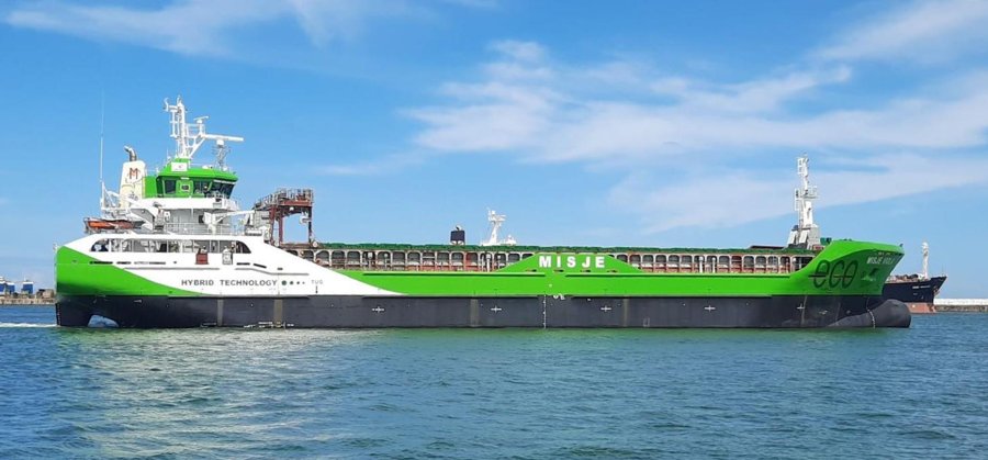 Transit: MISJE ROSE entering English South Coast at The Dover Strait