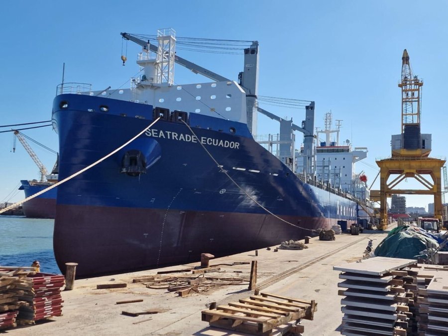 Transit: CHIQUITA HARVESTER   entering English South Coast at The Dover Strait
