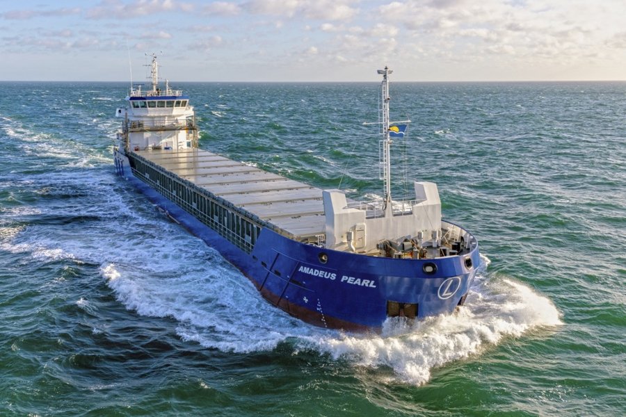 Scottish East Coast - AMADEUS PEARL        transiting Berwick Coast